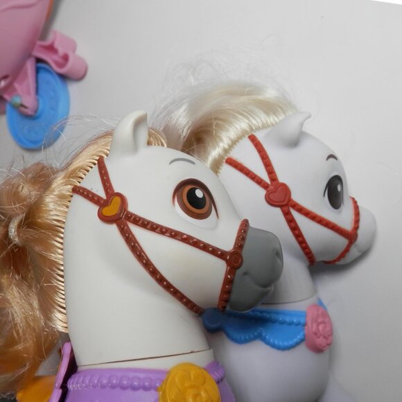 Disney Princess Petite 6" Dolls & Royal Carriage Set with Horses Belle Rapunzel - Picture 9 of 11